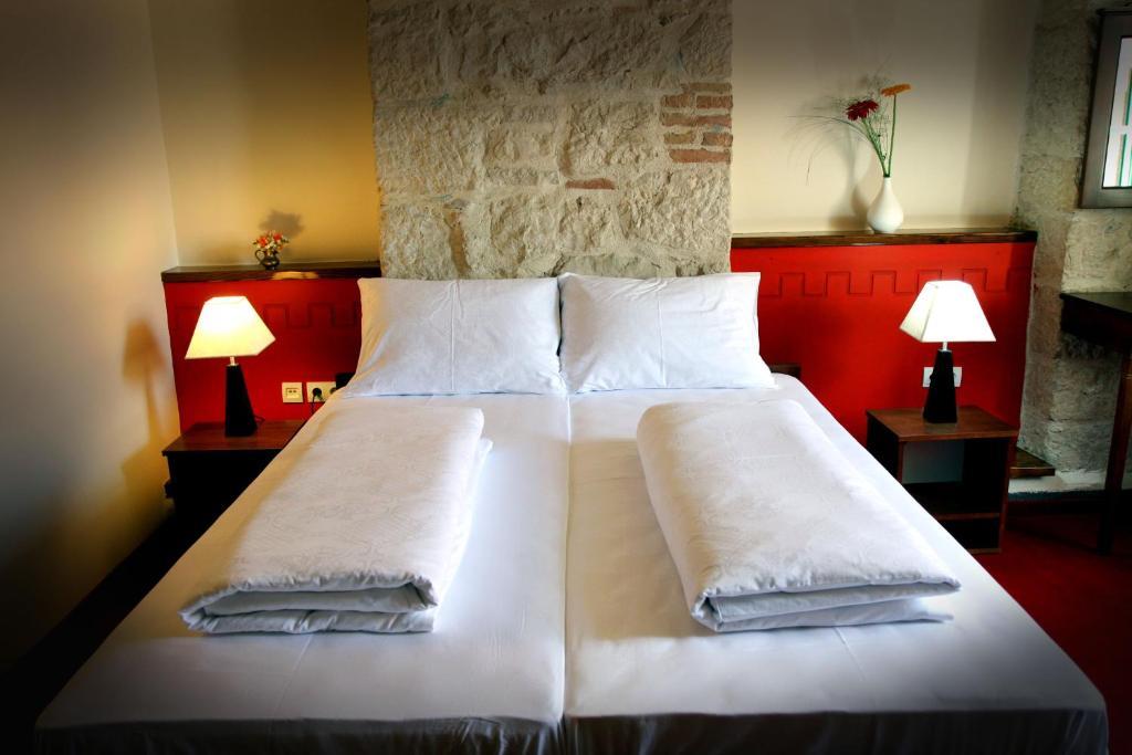 Hotel Carpymore Biograd Na Moru Oda fotoğraf