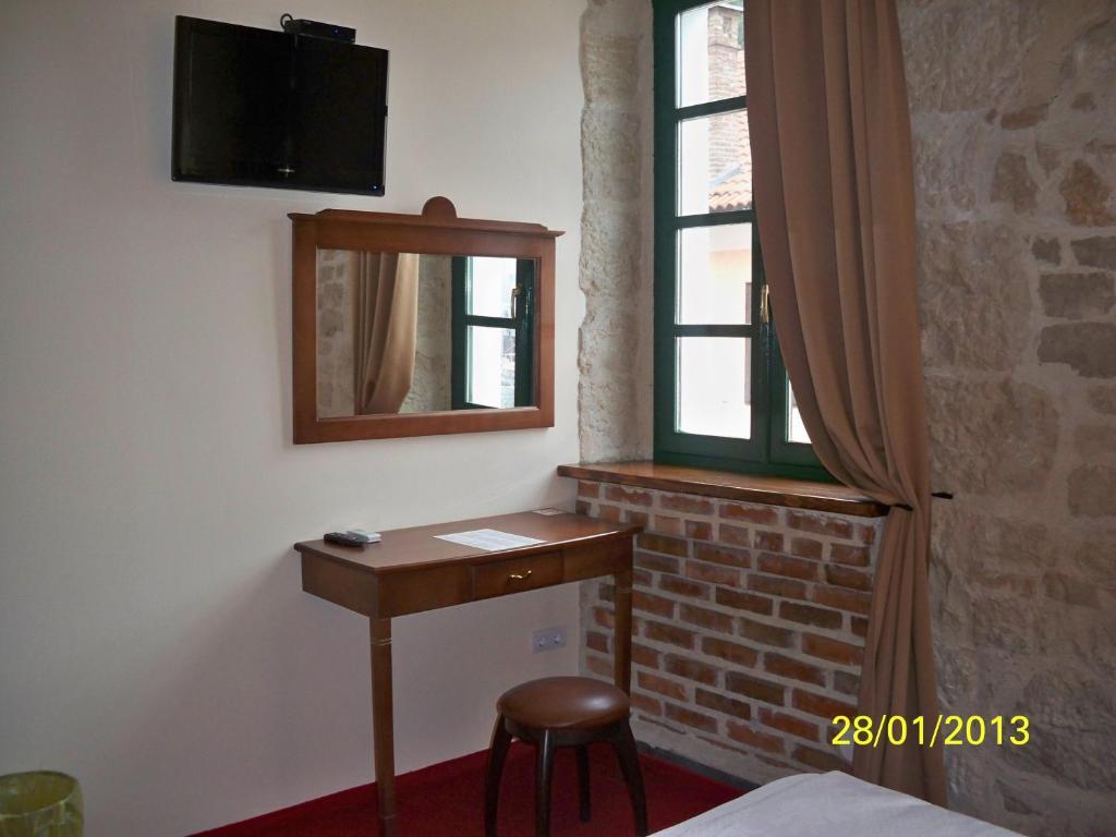 Hotel Carpymore Biograd Na Moru Oda fotoğraf
