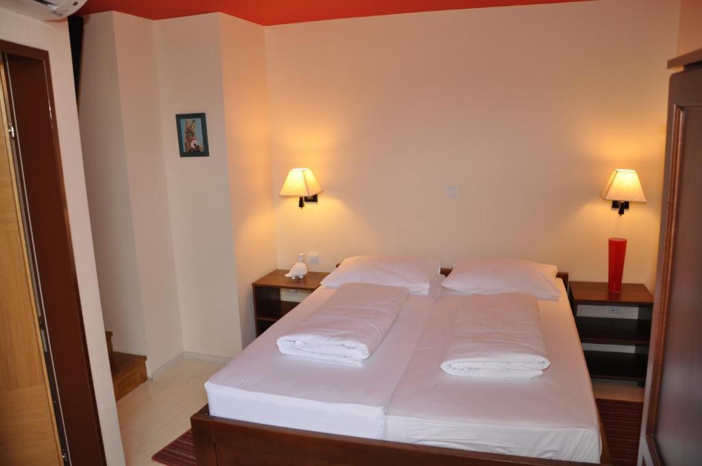 Hotel Carpymore Biograd Na Moru Oda fotoğraf