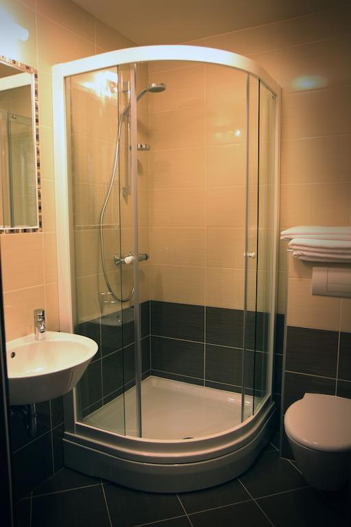 Hotel Carpymore Biograd Na Moru Oda fotoğraf